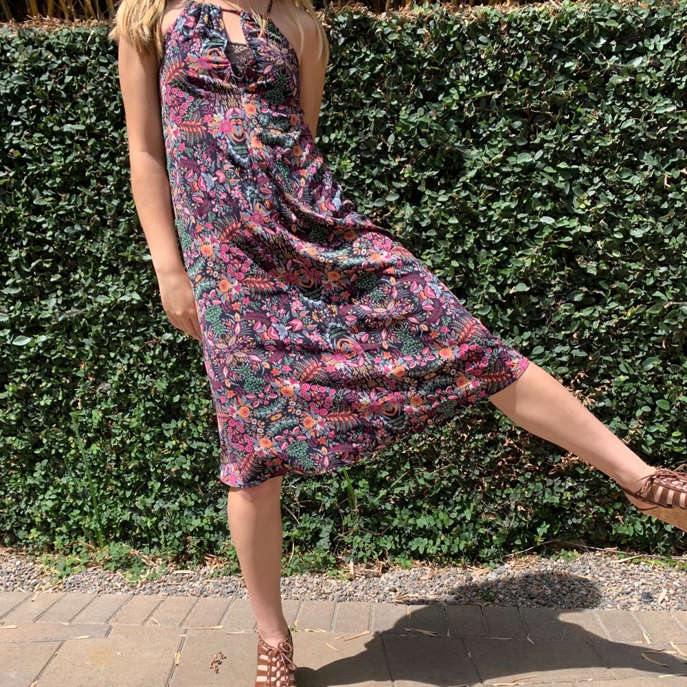 🌟FLORAL MIDI DRESS🌟